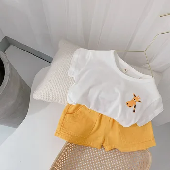Karikatür Erkek Ve Kız Çocuk Takım Elbise Yeni Zürafa Baskılı Kısa Kollu Şort + pantolon İki Parçalı Set Yaz Sevimli Bebek Takım Elbise Moda