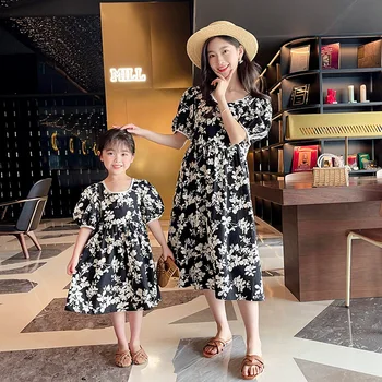 Anne ve Kızı Ebeveyn-çocuk Kısa Kollu Elbise 2021 Yaz Kare Yaka rahat elbise Eşleşen Aile Kıyafetleri