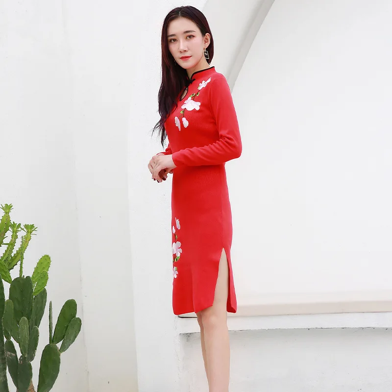Yeni Kış Çin Ulusal Rüzgar ve Ebeveyn-çocuk Yüklü Uzun Yaratıcı Cheongsam Gösterisi Giyim Üreticileri Görüntü 3