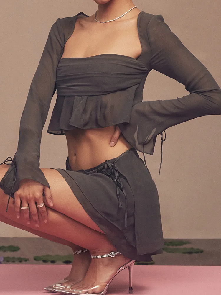 Seksi Ruffles Hem Şifon Kare Yaka Uzun Parlama Kollu Kırpma Üst Kadın Yay 3 Kat Düzensiz Mini Etek Takım Elbise 2 Parça Set Görüntü 1