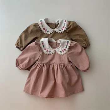 Yeni Bahar Bebek Kız Elbise Sevimli Peter Pan Yaka Nakış Prenses Elbise Kız Elbise Çiçek Yürümeye Başlayan Elbiseler Moda