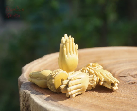 Doğal Şimşir Oyma Boddha Eller Namaste Sarı Kolye Küçük Takılar Mala Japa Boncuk Bilezik Takı Bulguları DIY Aksesuarları Görüntü 1